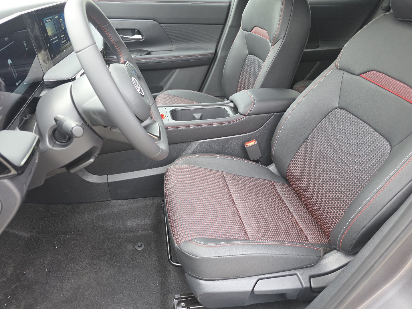 New 2026 Nissan Kicks SR AWD/4WD image 26
