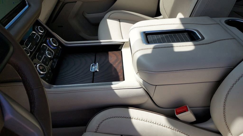 Used 2022 GMC Yukon XL Denali w/ Denali Premium Package image 21