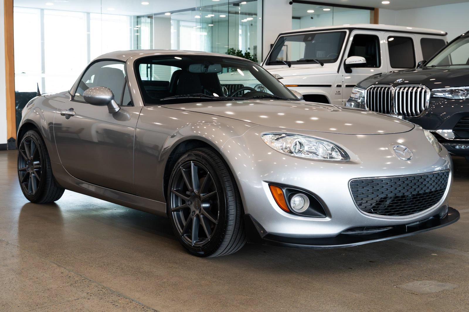 Used 2010 MAZDA MX-5 Miata Touring RWD image 3