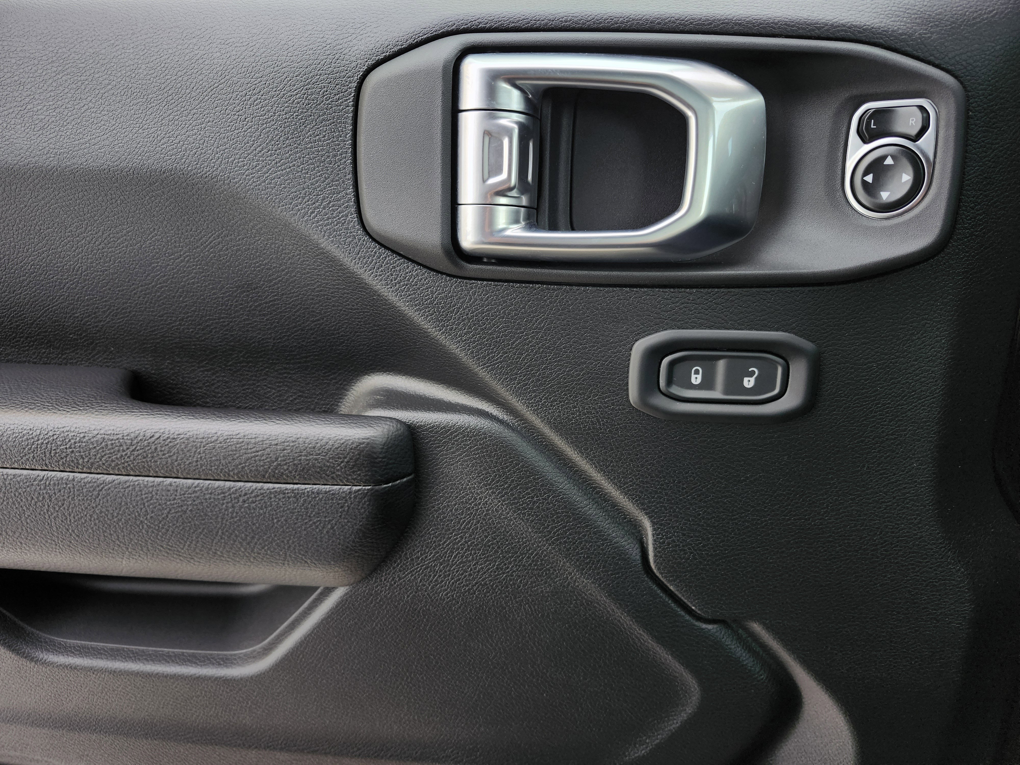 Used 2024 Jeep Wrangler Rubicon w/ Convenience Group image 16