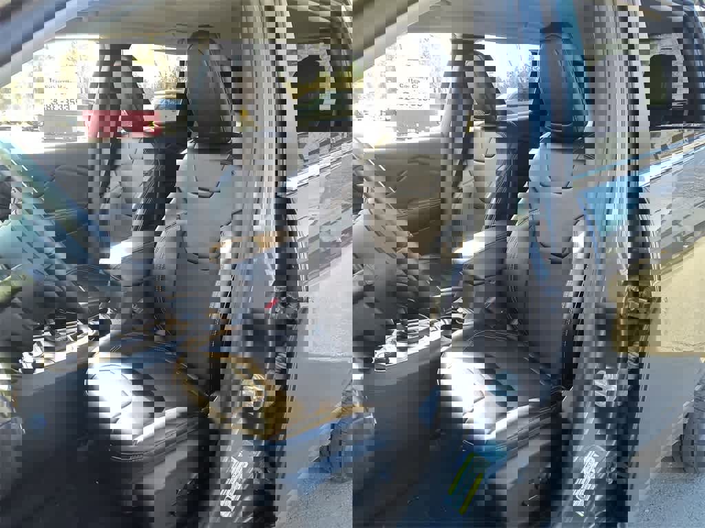 Used 2019 Jeep Cherokee Latitude Plus w/ Comfort/Convenience Group image 11