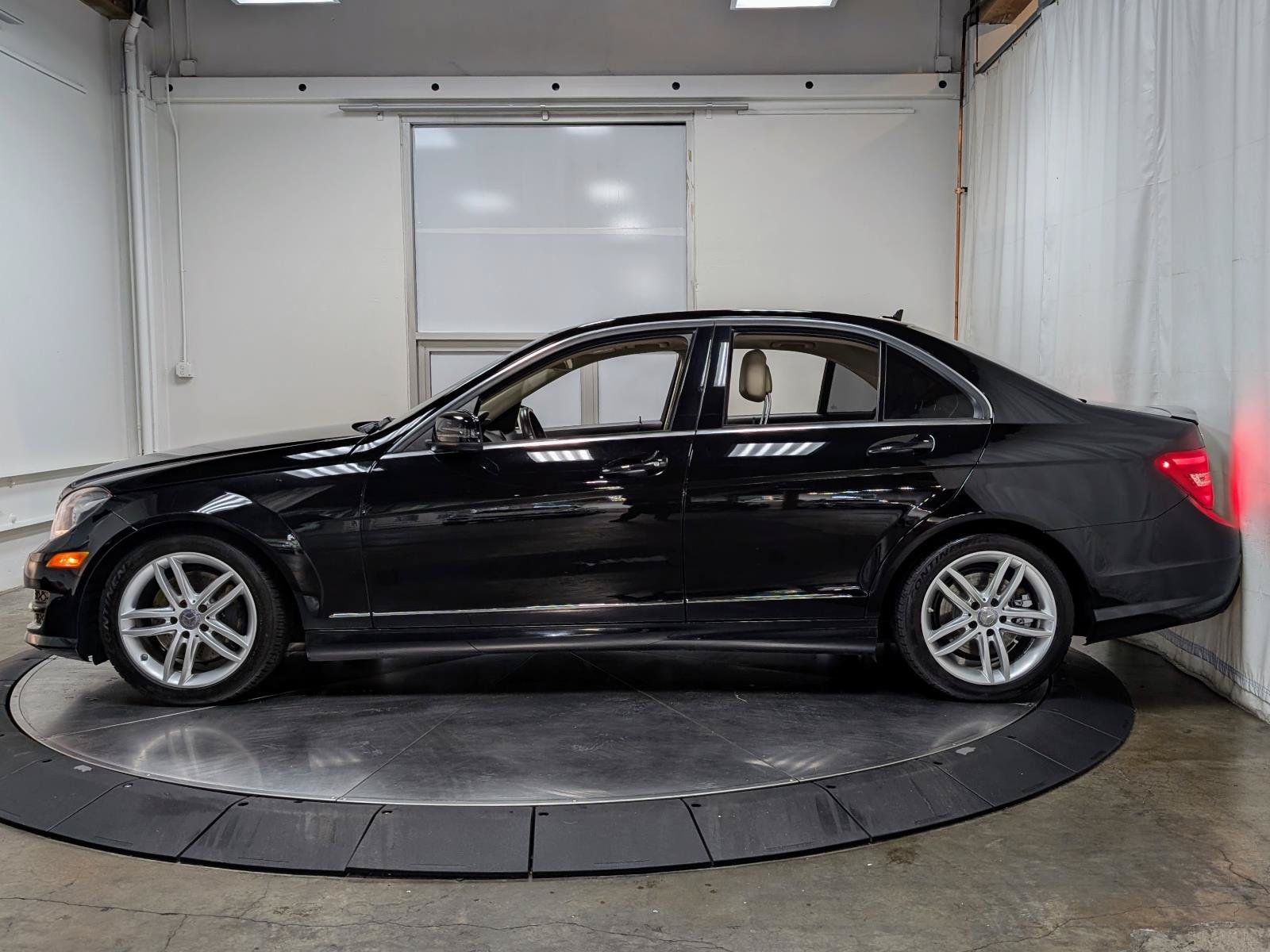 Used 2013 Mercedes-Benz C 300 4MATIC Sedan image 6