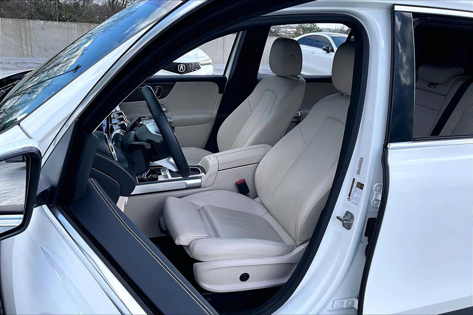Used 2025 Mercedes-Benz GLB 250 image 8