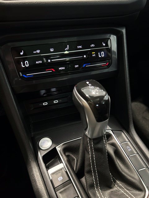 Used 2024 Volkswagen Tiguan SE AWD/4WD image 15