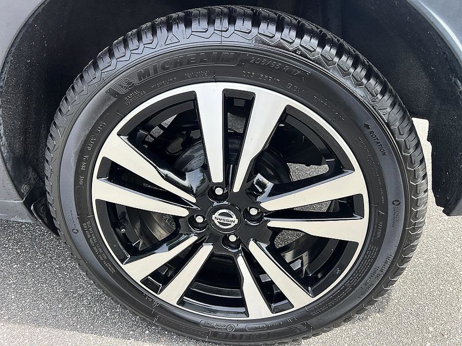 Used 2019 Nissan Kicks SV image 10