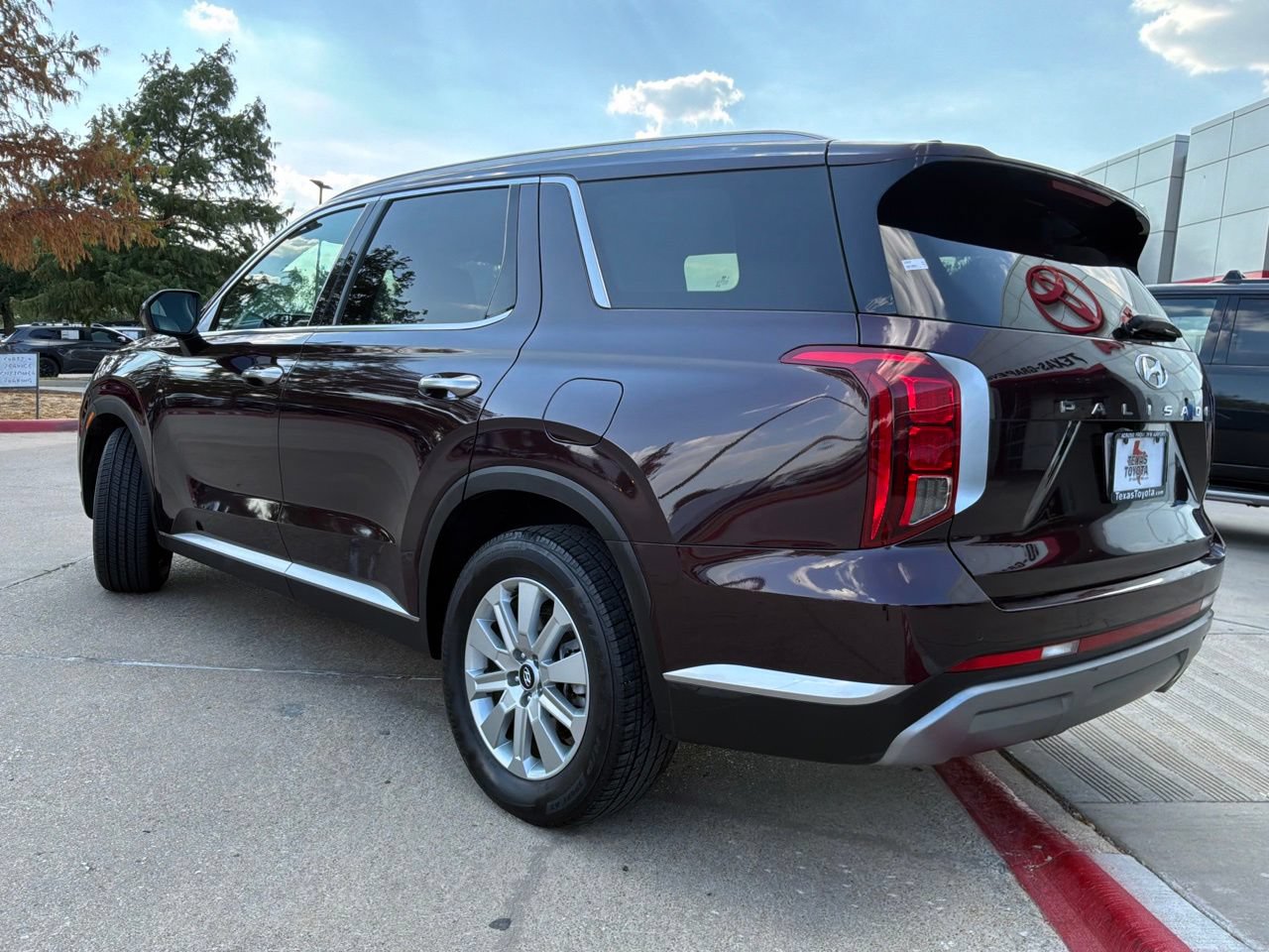 Used 2025 Hyundai Palisade SEL FWD image 8