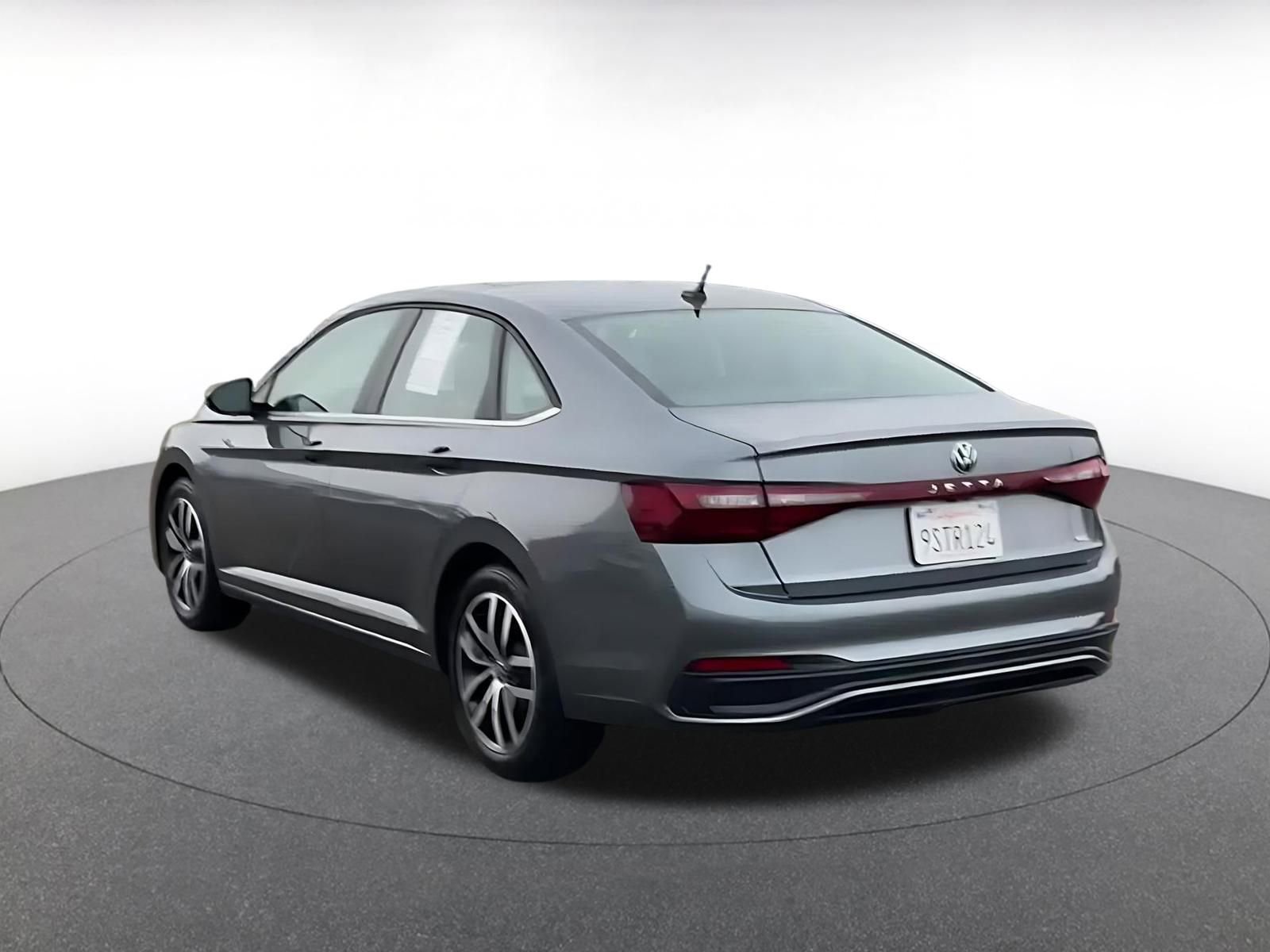 Used 2025 Volkswagen Jetta SE image 11