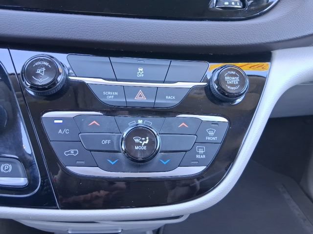 Used 2017 Chrysler Pacifica Touring FWD image 22