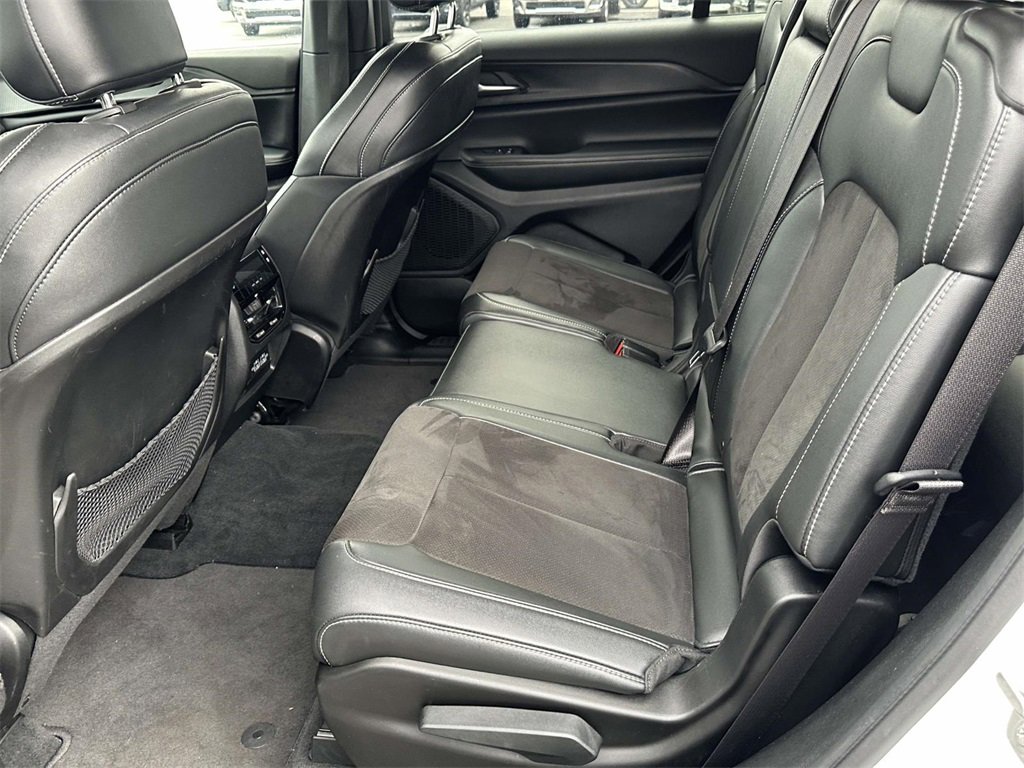 Certified 2023 Jeep Grand Cherokee L Laredo image 12