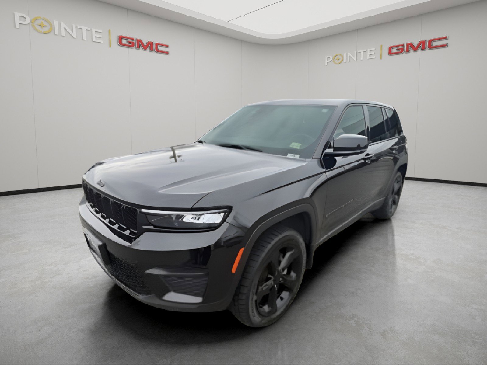 Used 2022 Jeep Grand Cherokee Altitude image 3