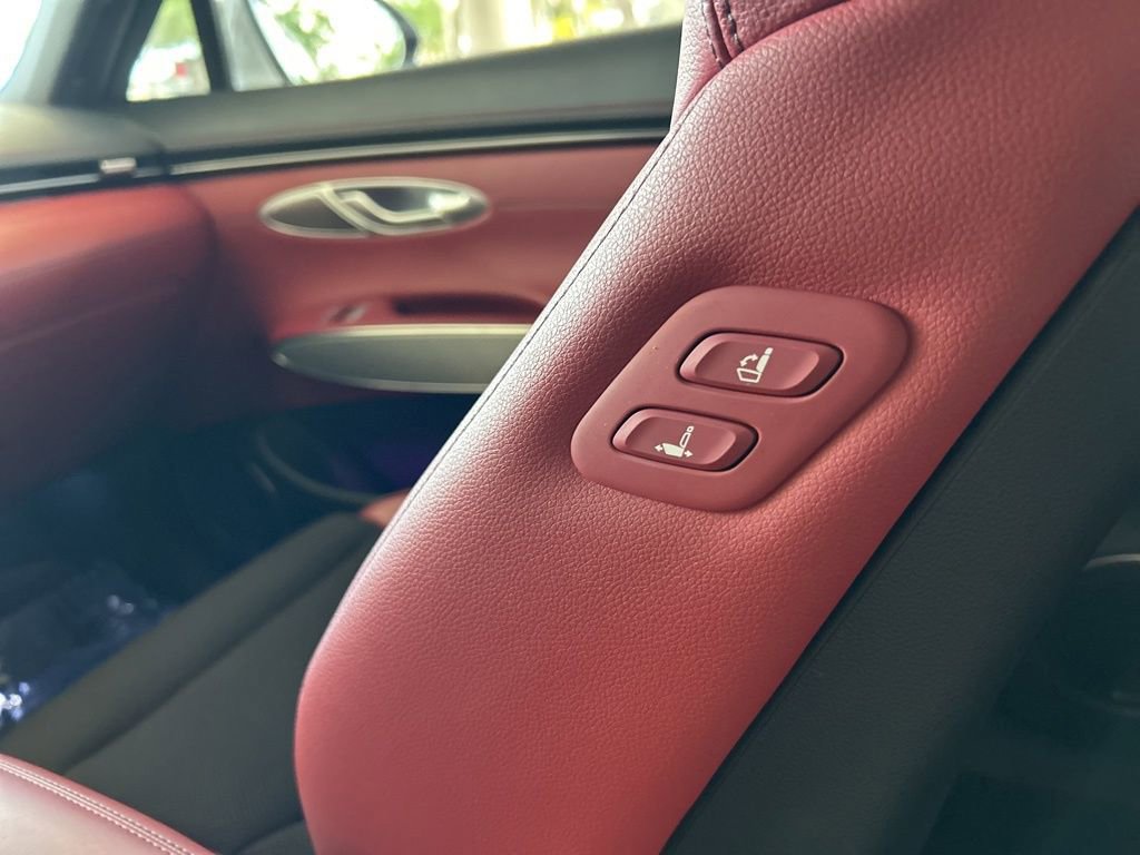 Used 2025 Genesis GV70 2.5T w/ Sport Prestige Package image 34