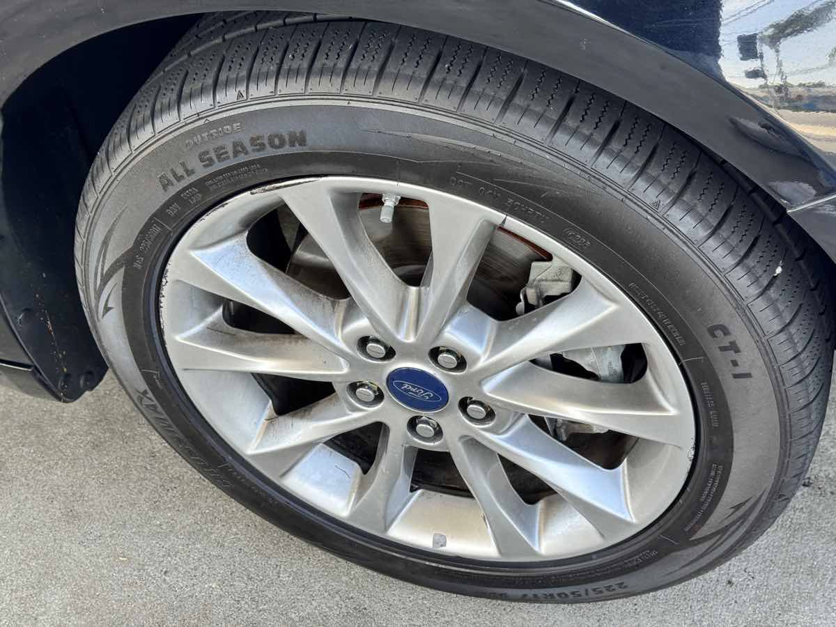 Used 2017 Ford Fusion SE w/ Fusion SE Technology Package FWD image 20