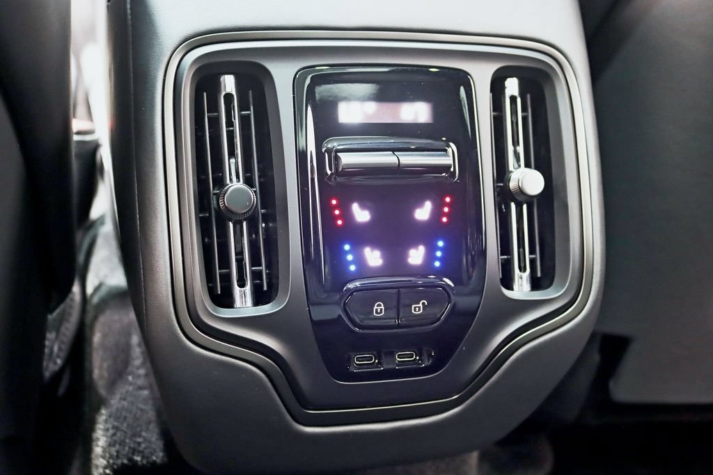 Used 2025 Aston Martin DBX 707 AWD/4WD image 37