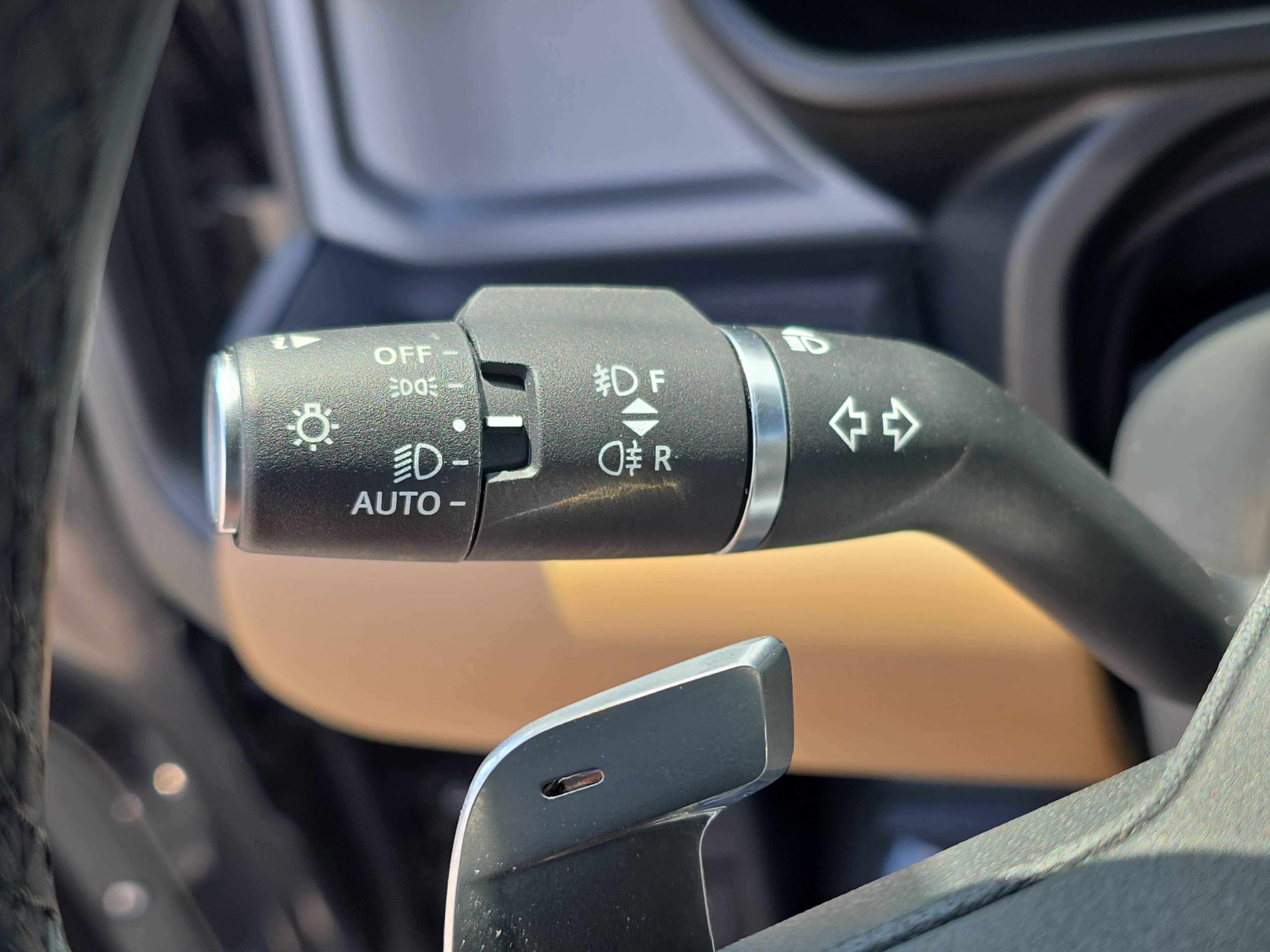 Used 2025 Land Rover Defender 110 V8 AWD/4WD image 25