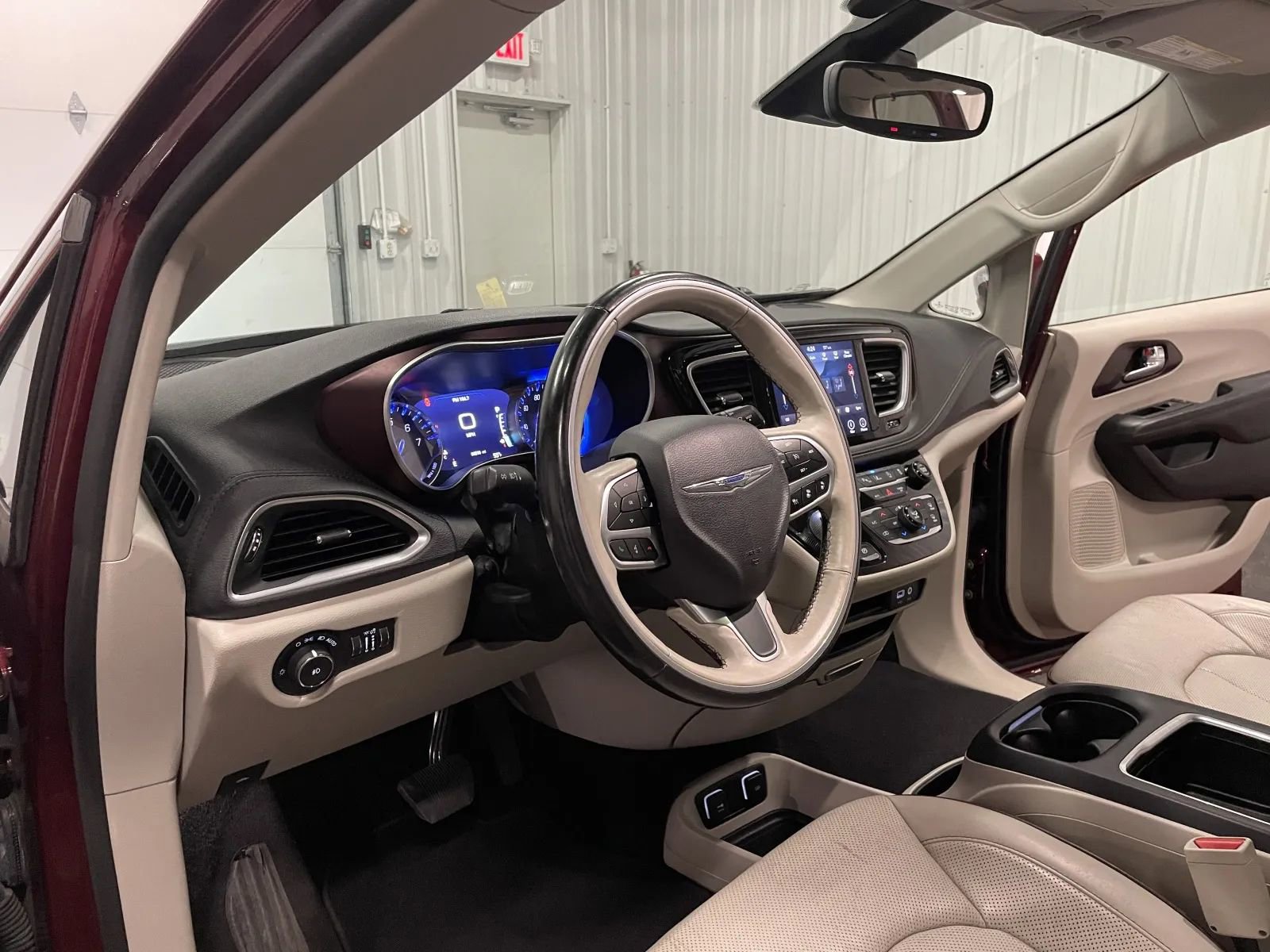 Used 2019 Chrysler Pacifica Limited w/ Tire & Wheel Group image 37