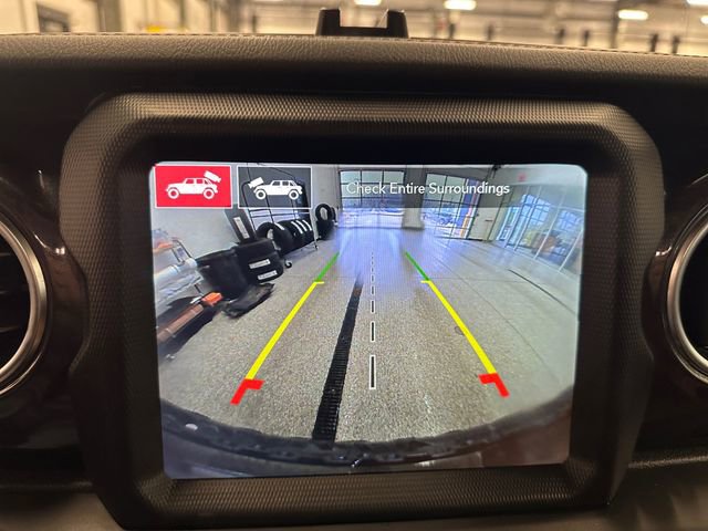 Used 2022 Jeep Wrangler Unlimited Rubicon w/ Trailer Tow Package image 32