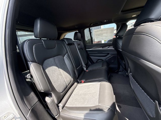 New 2026 Jeep Grand Cherokee Altitude AWD/4WD image 35