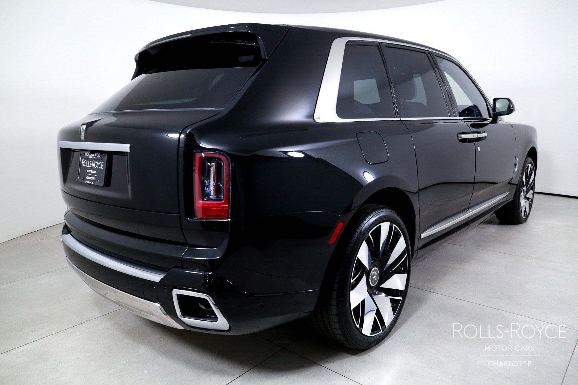 New 2026 Rolls-Royce Cullinan AWD/4WD image 2