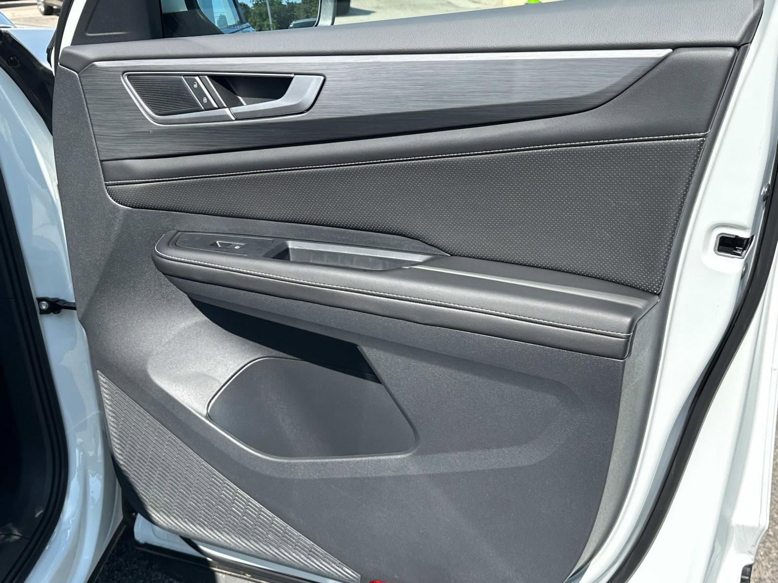 New 2025 Volkswagen Atlas Cross Sport SE image 3