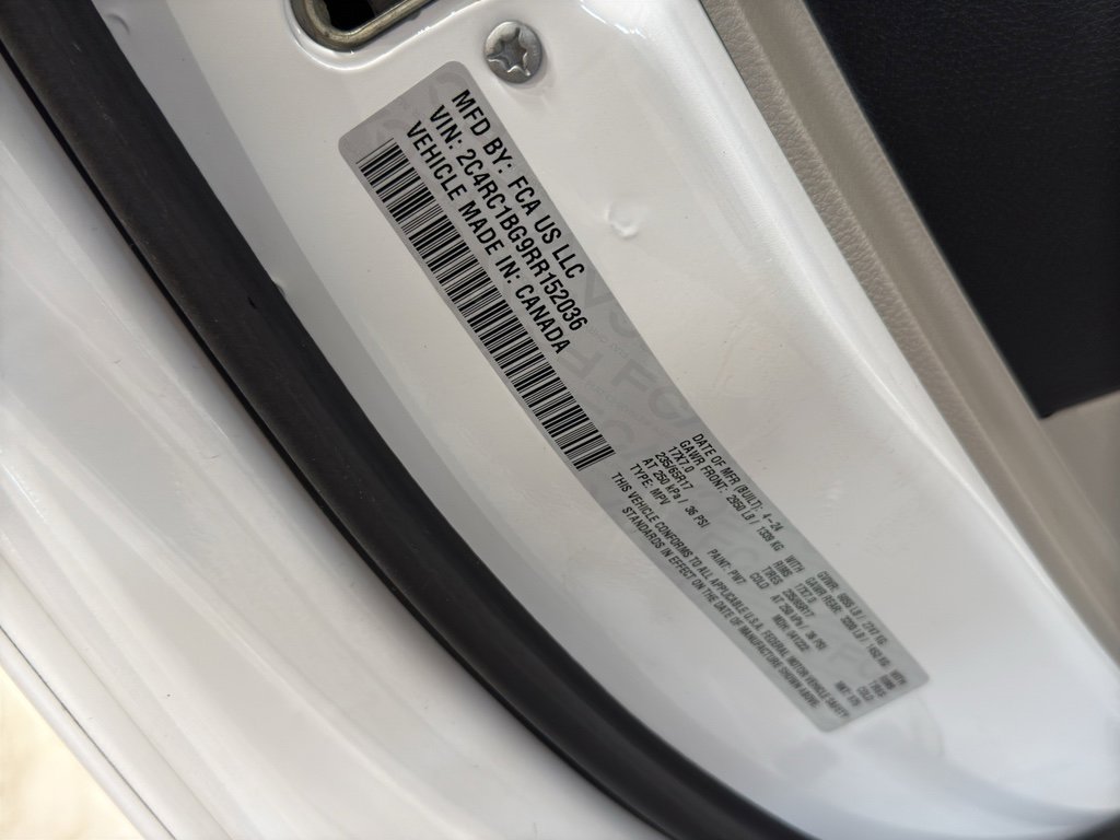 Used 2024 Chrysler Pacifica Touring-L image 38