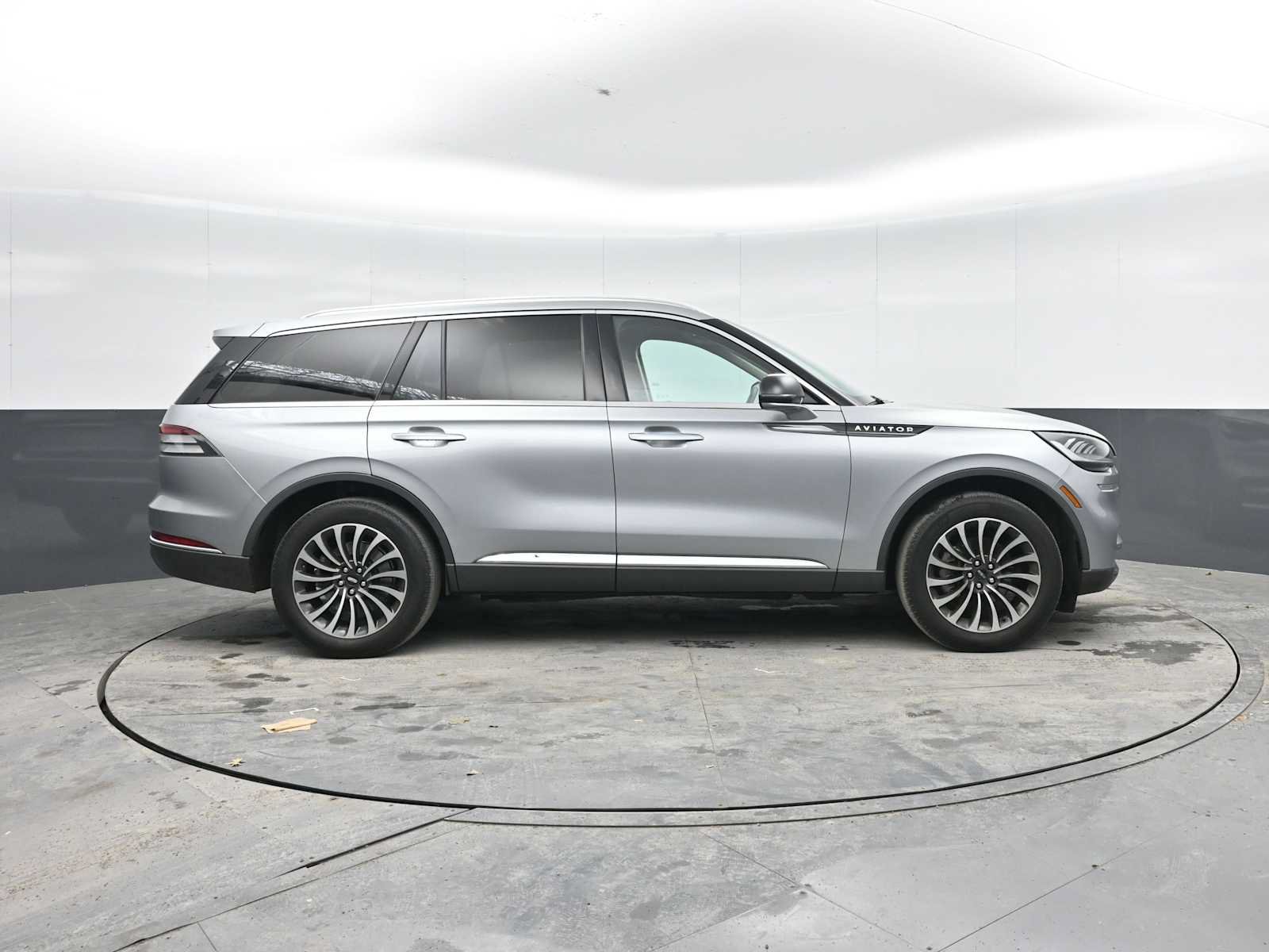 Used 2023 Lincoln Aviator AWD w/ Premium Package image 8