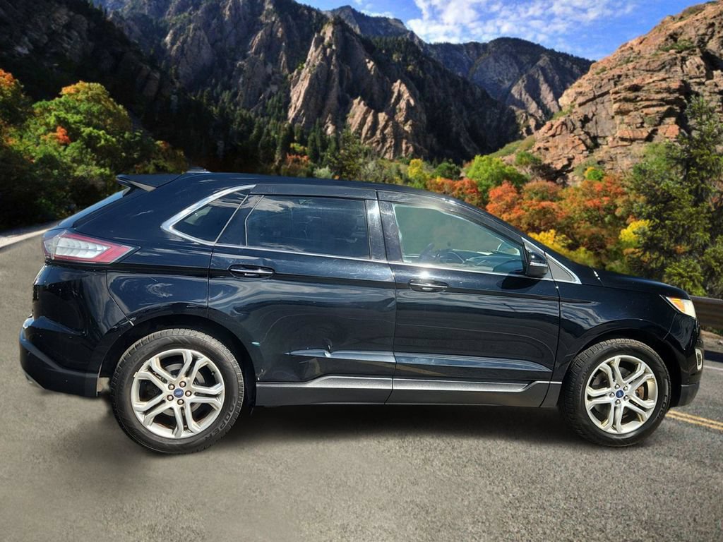 Used 2018 Ford Edge Titanium w/ Equipment Group 301A AWD/4WD image 2