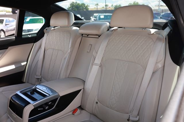 Used 2022 BMW 740i w/ Luxury Rear Seating Package RWD image 11