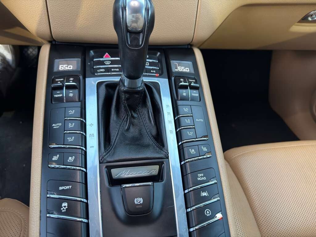 Used 2018 Porsche Macan image 19