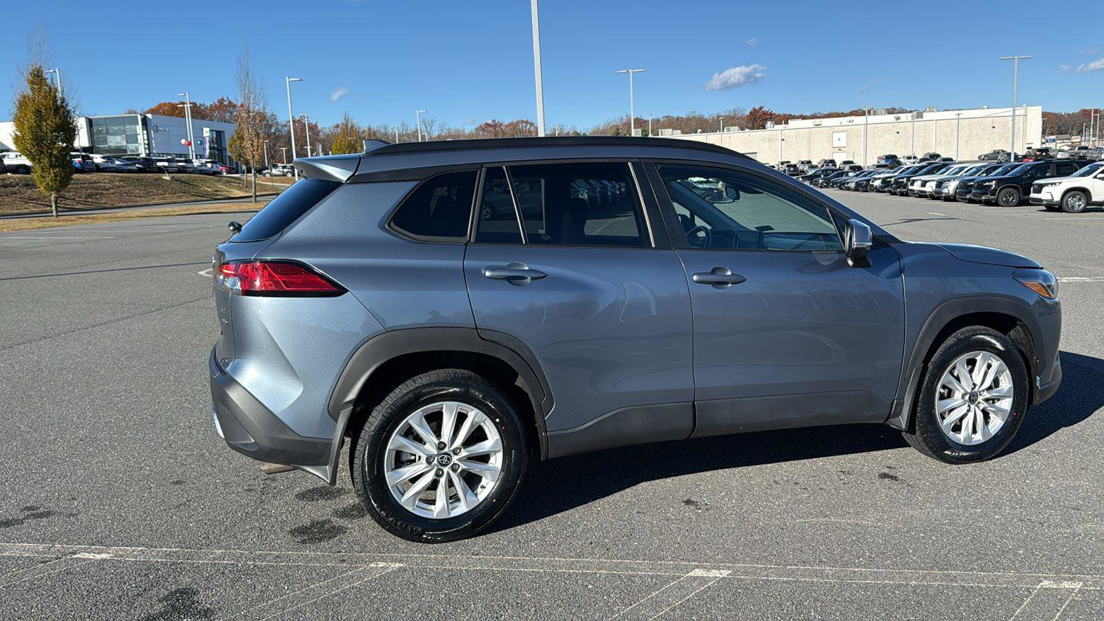 Used 2023 Toyota Corolla Cross LE image 4