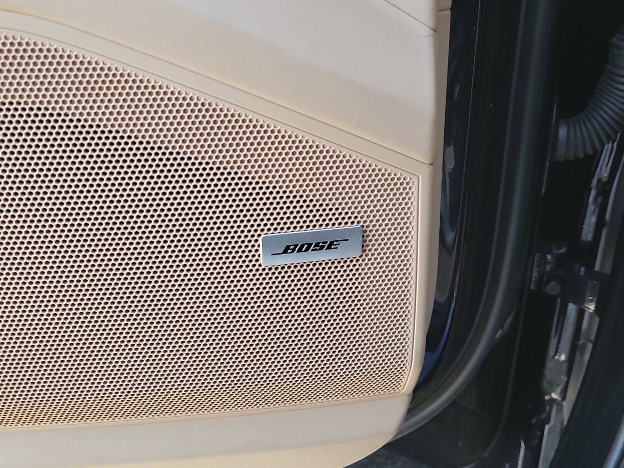 Used 2023 Porsche Cayenne Platinum Edition image 25