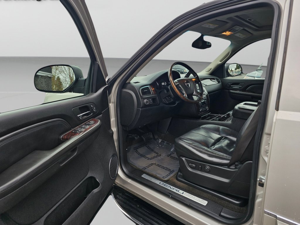 Used 2007 GMC Yukon Denali image 17
