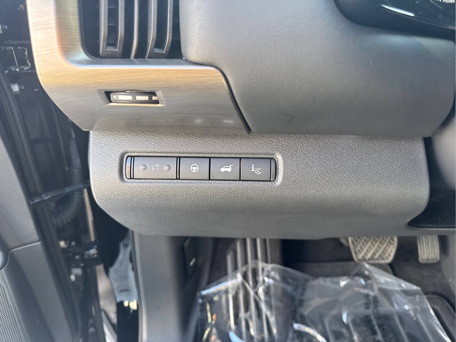 Certified 2025 Nissan Pathfinder Platinum w/ Cargo Package FWD image 16