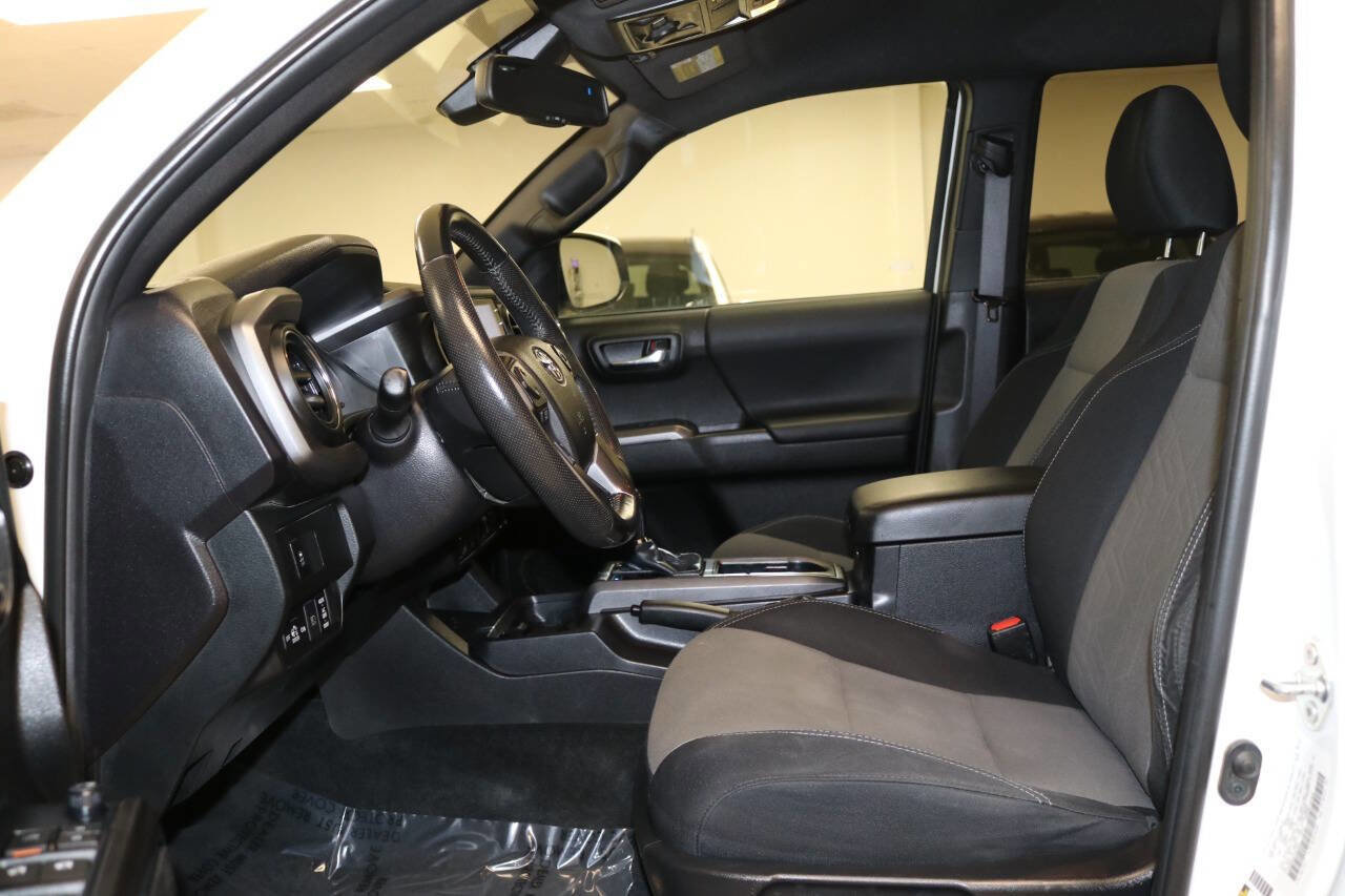 Used 2022 Toyota Tacoma TRD Off-Road image 15