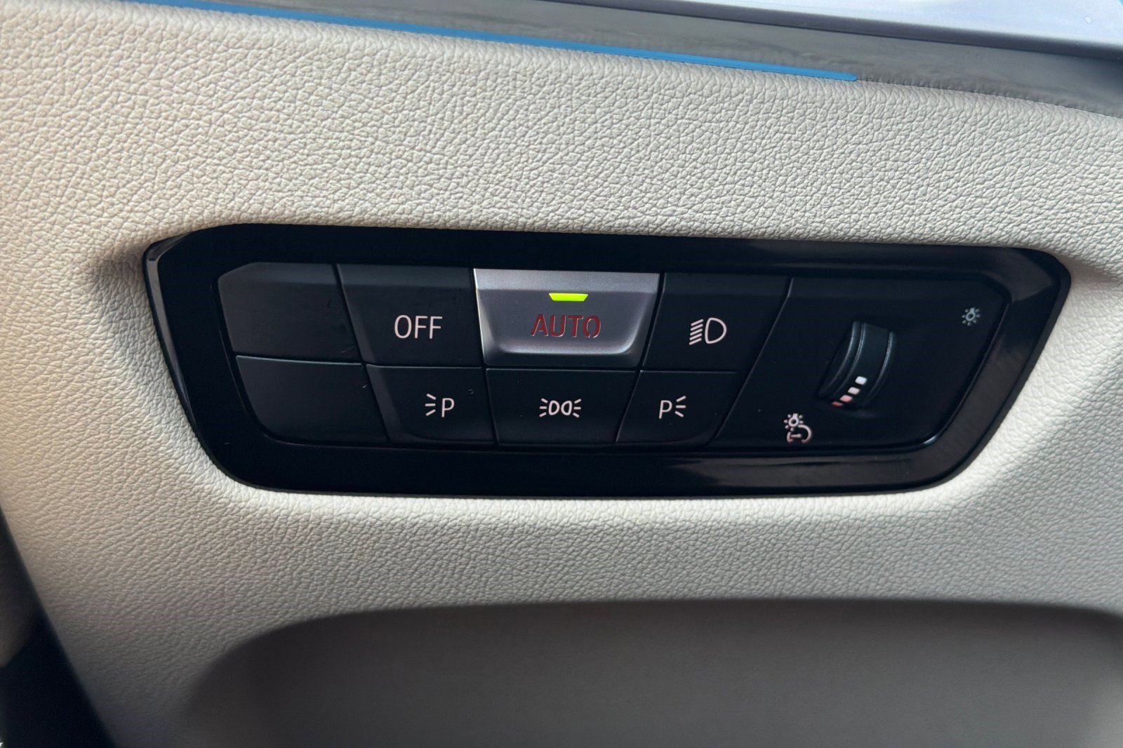 Certified 2023 BMW 330e w/ Parking Assistance Package image 36