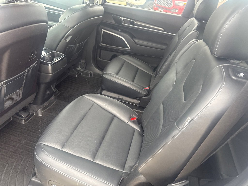 Used 2023 Kia Telluride S image 16