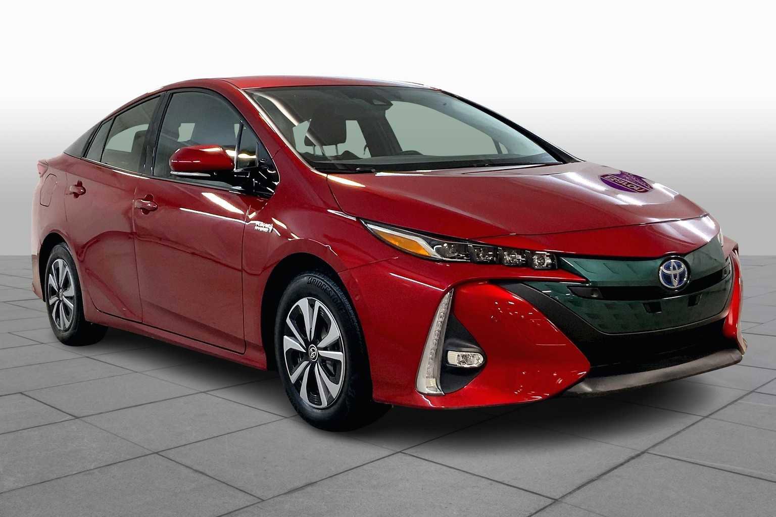 Used 2017 Toyota Prius Prime Advanced image 2