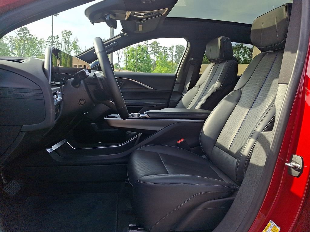 Used 2024 Cadillac Lyriq Luxury AWD/4WD image 13