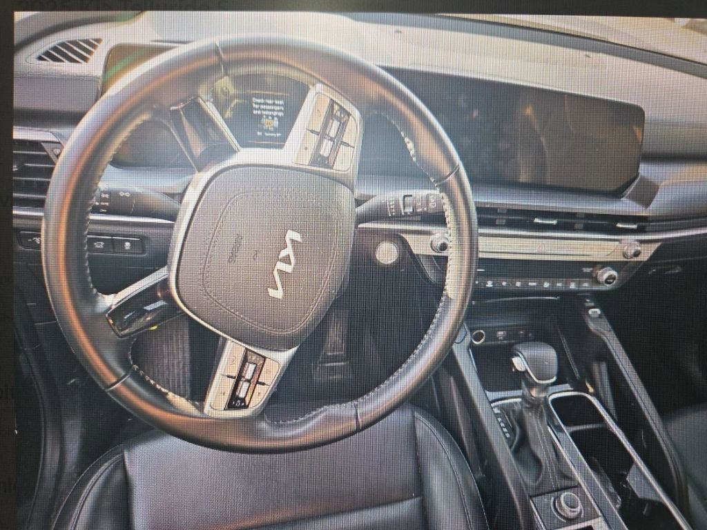Used 2025 Kia Telluride S image 8