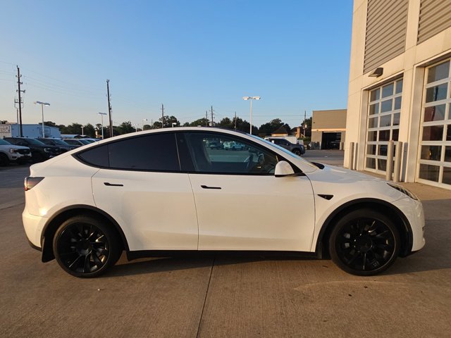 Used 2022 Tesla Model Y Long Range AWD/4WD image 4