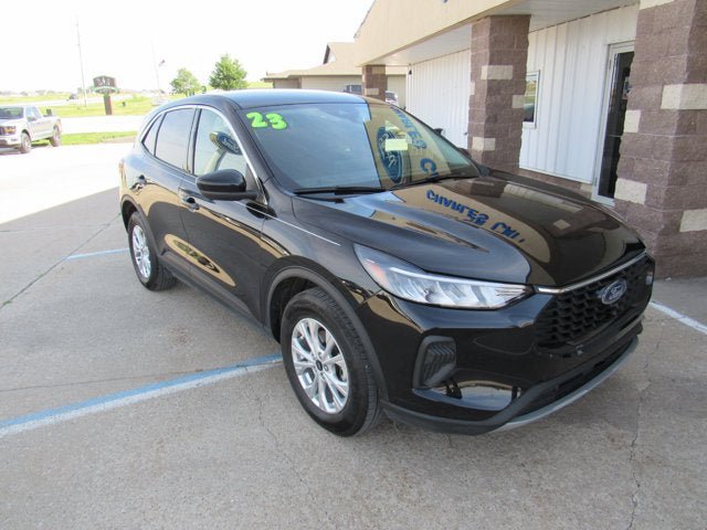 Used 2023 Ford Escape Active w/ Tech Pack #2 AWD/4WD image 3