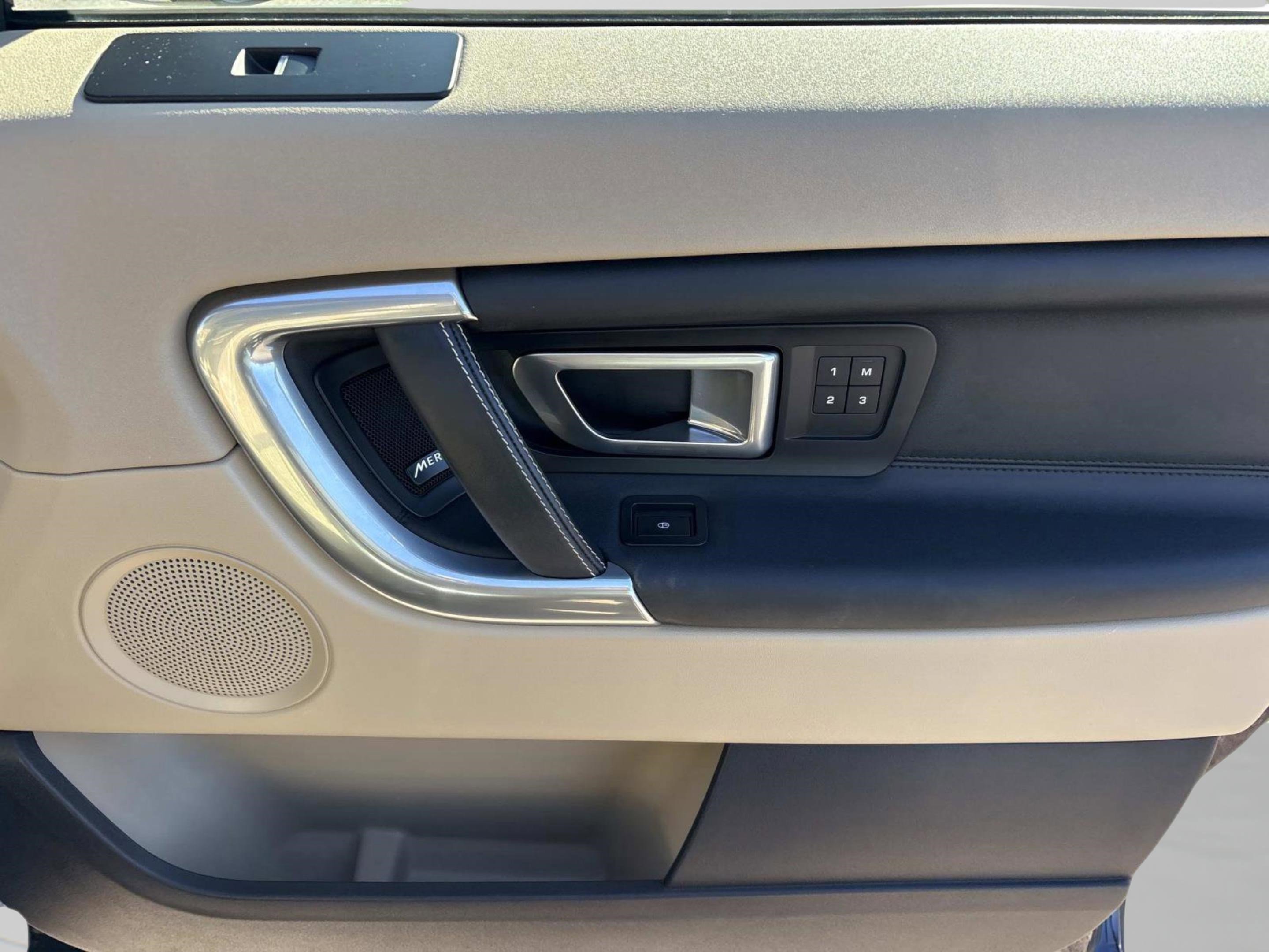 Used 2017 Land Rover Discovery Sport HSE image 30