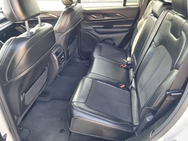 Used 2024 Jeep Grand Cherokee Altitude image 8