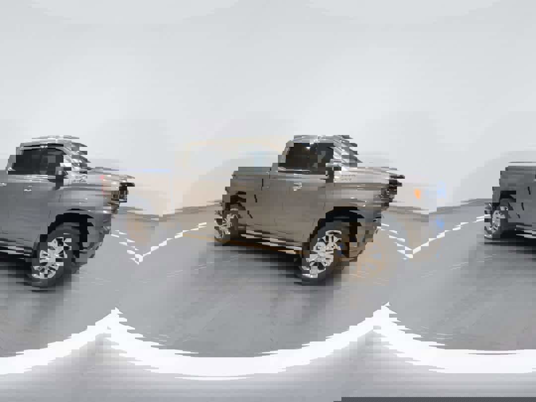 Used 2019 Chevrolet Silverado 1500 High Country w/ Technology Package image 2