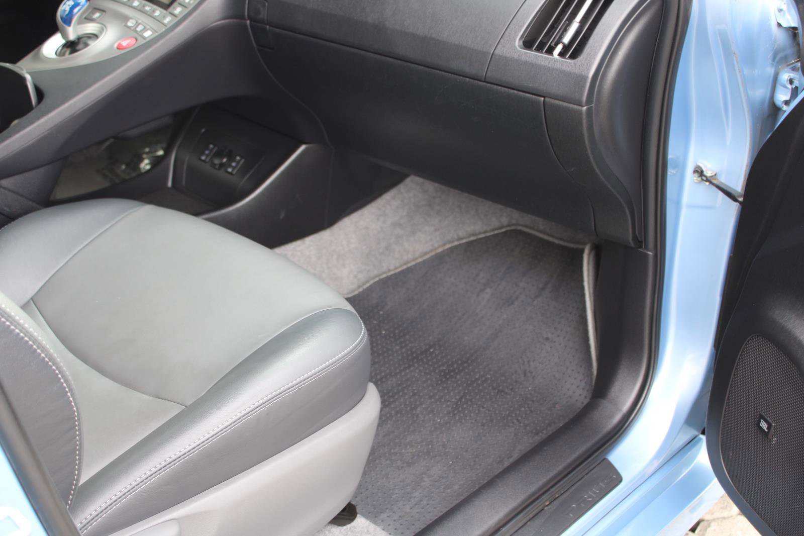 Used 2015 Toyota Prius Prime Advanced image 37