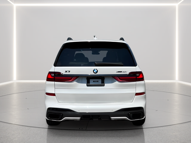 Used 2022 BMW X7 xDrive40i w/ M Sport Package AWD/4WD image 4