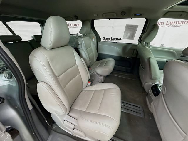 Used 2020 Toyota Sienna XLE FWD image 26