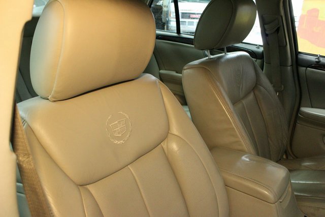 Used 2010 Cadillac DTS Premium image 11