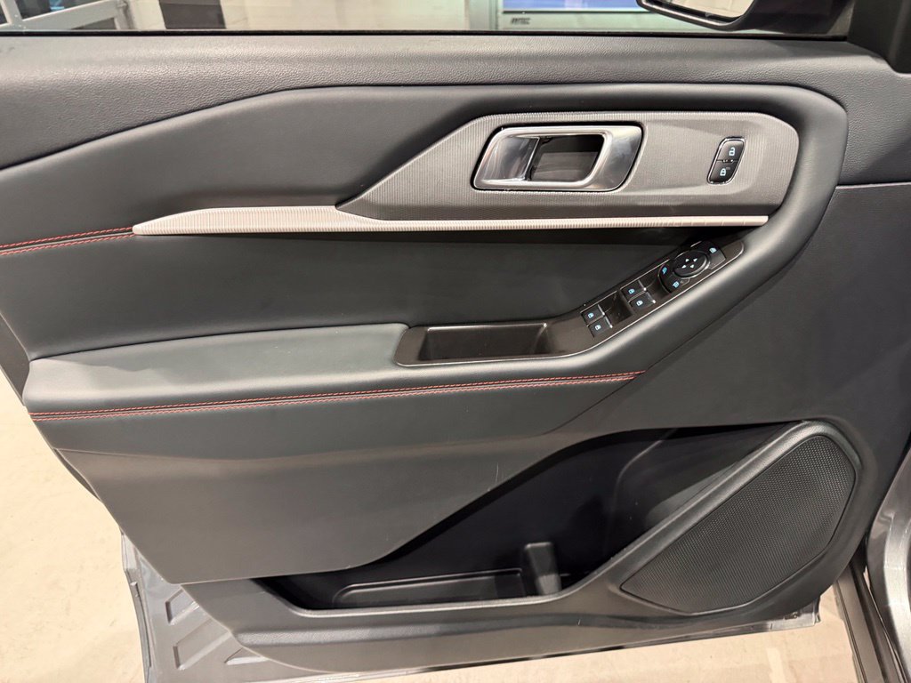 Used 2025 Ford Explorer ST-Line RWD image 31