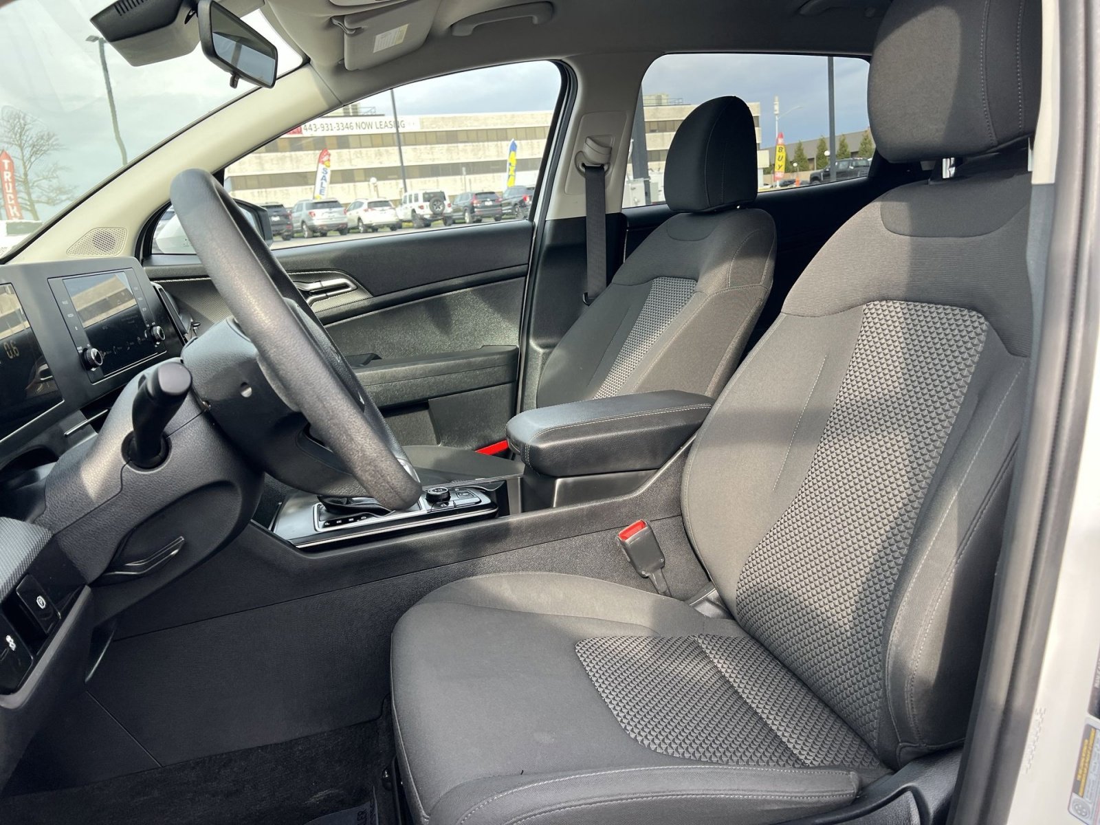 Used 2024 Kia Sportage LX image 13