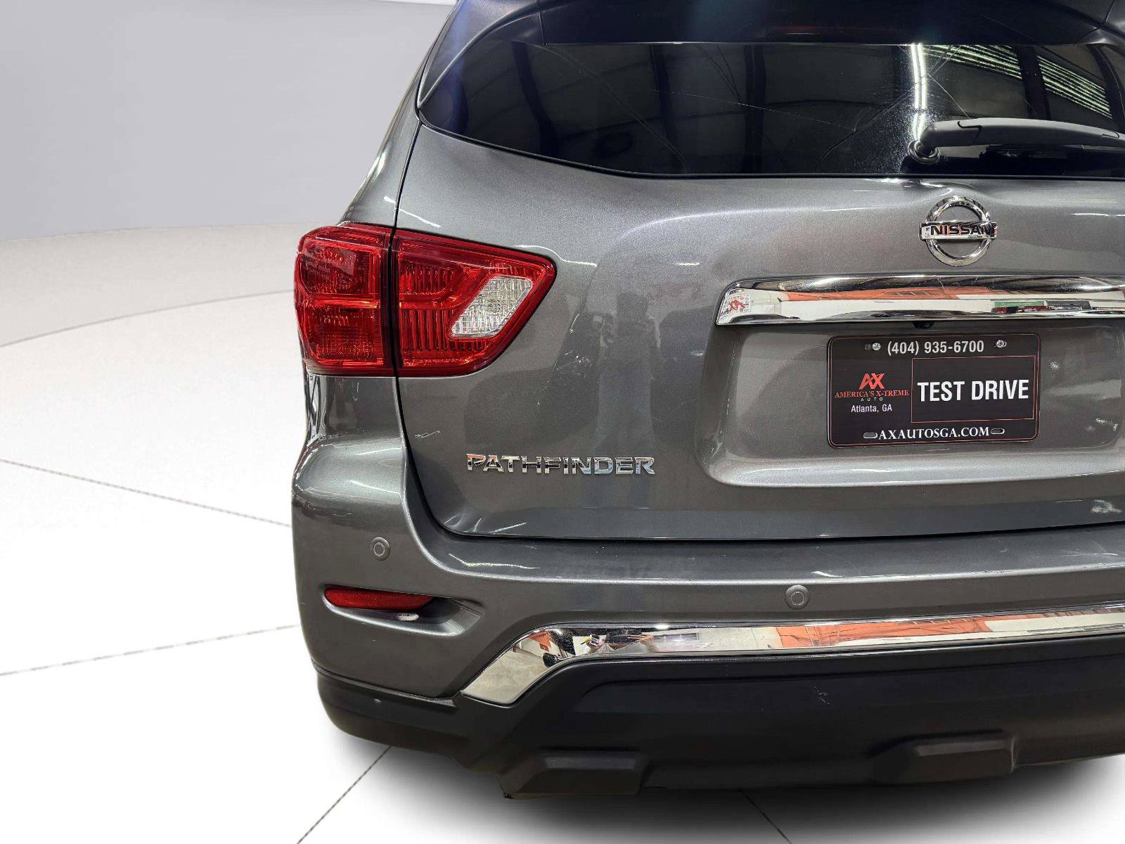 Used 2019 Nissan Pathfinder SV AWD/4WD image 14